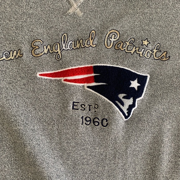 Tommy Bahama Brand Patriots NFL Sweater - Picture 8 of 12